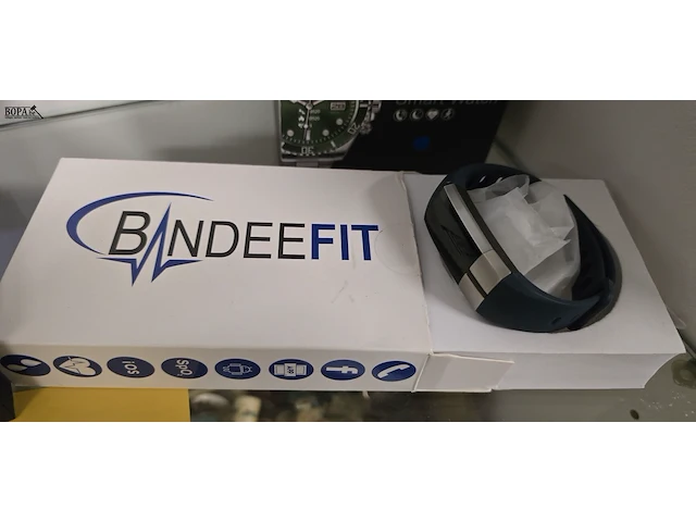Lot 234 - polshorloges, smartwatch, baneefit, festina en laquiole - afbeelding 2 van  5