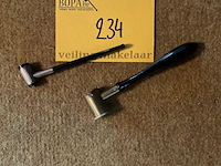 Lot 234 - verzilverd sigarettepijpje dame/meetlepel voor buskruit - afbeelding 2 van  2