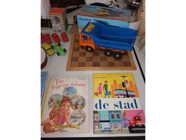 Lot 234 - vintage speelgoed. 25 stuks - afbeelding 1 van  2