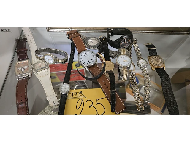 Lot 235 - lotje divers polshorloge ong 13 stuks - afbeelding 1 van  4