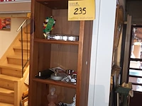 Lot 235 - smalle houten kast - afbeelding 1 van  3