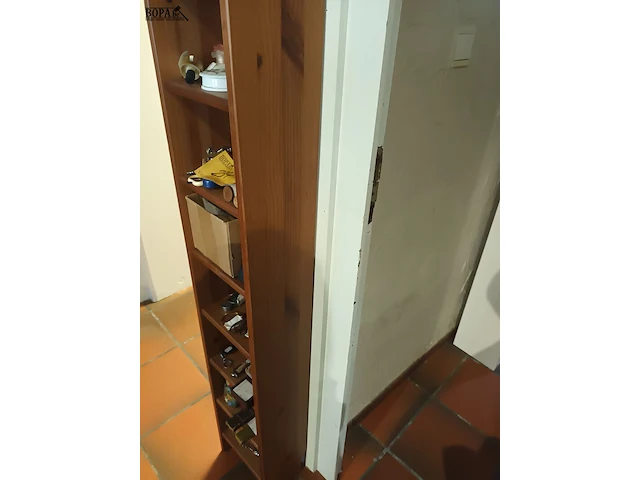 Lot 235 - smalle houten kast - afbeelding 3 van  3