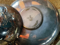 Lot 236 - verzilverde koffietas met bordje gegraveerd christoffle/serv - afbeelding 5 van  5