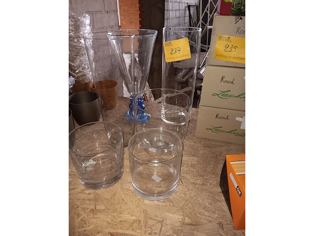 Lot 237 - glazen vazen. 6 stuks - afbeelding 1 van  1