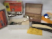 Lot 237 - handhaarknippers en scheermessen - afbeelding 1 van  4