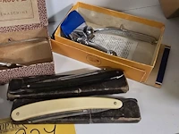 Lot 237 - handhaarknippers en scheermessen - afbeelding 4 van  4