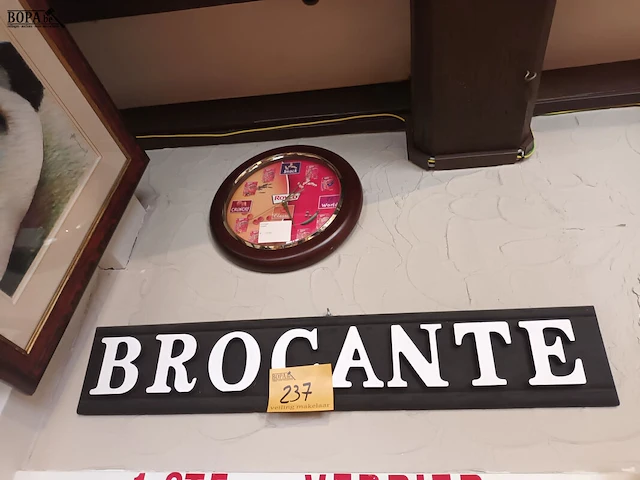 Lot 237 - klok en bord brocante - afbeelding 1 van  3
