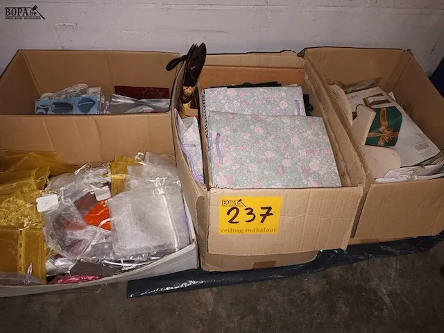 Lot 237 - verpakkingszakjes. 4 dozen - afbeelding 1 van  5