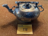Lot 238 - antieken tinnen theepot - afbeelding 1 van  3