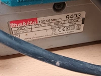Lot 238 - bandschuurmachine makita - afbeelding 2 van  3