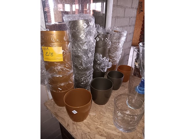 Lot 238 - elho pvc bloempotten. ca. 30 stuks - afbeelding 1 van  1