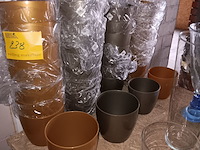 Lot 238 - elho pvc bloempotten. ca. 30 stuks - afbeelding 1 van  1