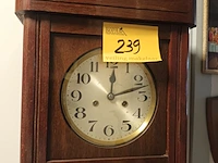 Lot 239 - antieke klok - afbeelding 1 van  5