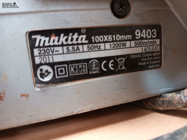 Lot 239 - bandschuurmachine makita - afbeelding 2 van  3