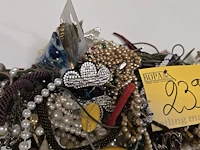 Lot 239 - fantasiejuwelen - afbeelding 2 van  4