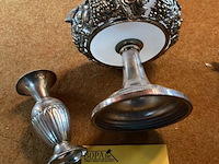 Lot 239 - schaaltje op voet verzilverd/porselein/verzilverd bekertje - afbeelding 2 van  2