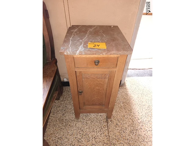 Lot 24 - bijzetkastje - afbeelding 1 van  4