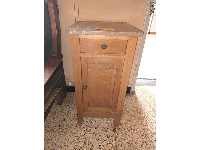 Lot 24 - bijzetkastje - afbeelding 2 van  4