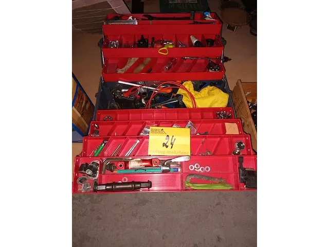 Lot 24 - gevulde materiaalkoffer - afbeelding 1 van  5