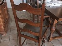 Lot 24 - houten eetkamer stoelen. 6 stuks - afbeelding 3 van  3
