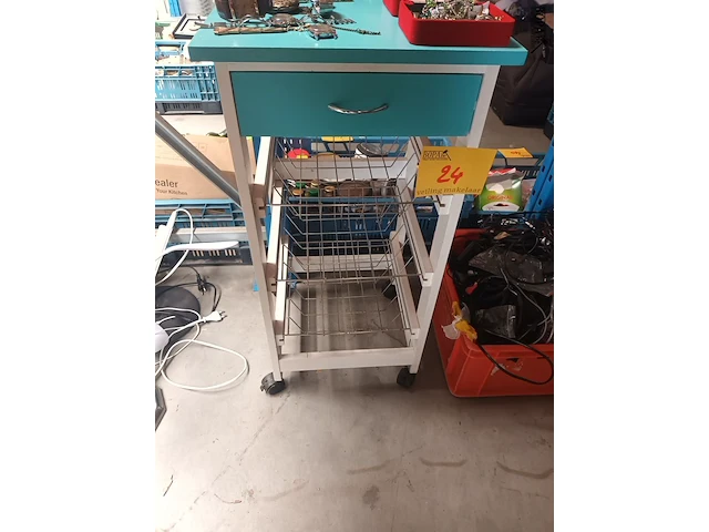 Lot 24 - keuken trolley - afbeelding 1 van  3
