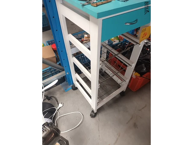 Lot 24 - keuken trolley - afbeelding 2 van  3