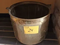 Lot 24 - koperen ketel - afbeelding 1 van  2