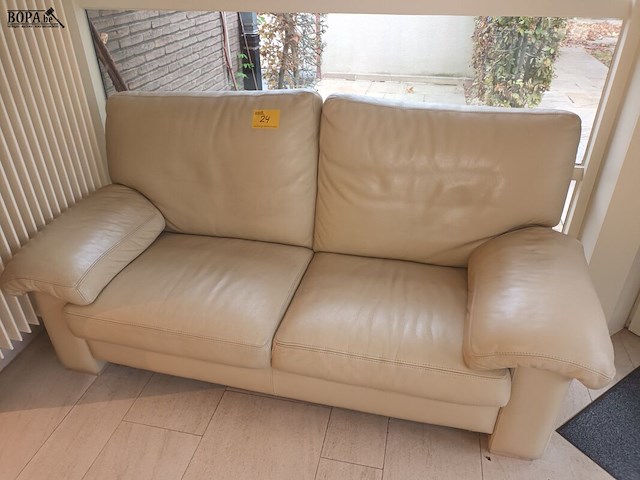 Lot 24 - lederen sofa - afbeelding 1 van  4