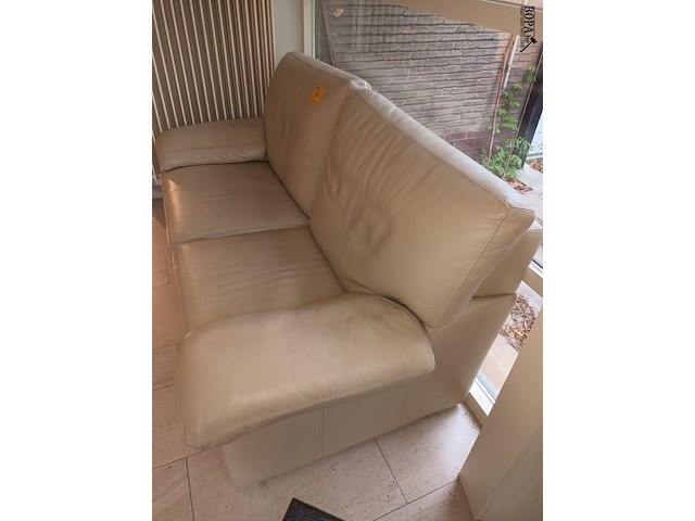 Lot 24 - lederen sofa - afbeelding 2 van  4