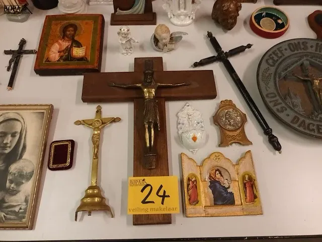Lot 24 - lot devotie. 34 stuks - afbeelding 4 van  7