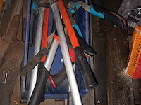 Lot 24 - lot tuingereedschap - afbeelding 3 van  4