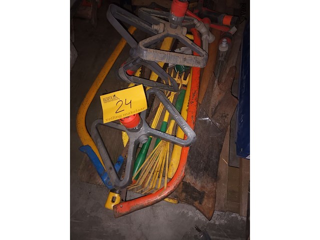 Lot 24 - lot tuingereedschap - afbeelding 4 van  4