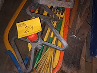 Lot 24 - lot tuingereedschap - afbeelding 4 van  4