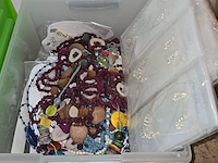 Lot 24 - nieuwe halskettingen ong 58 stuks - afbeelding 1 van  4