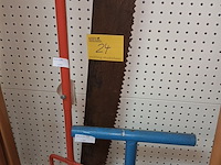 Lot 24 - omwoeler, dammer en antieke zaag - afbeelding 1 van  3