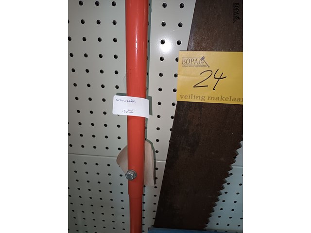 Lot 24 - omwoeler, dammer en antieke zaag - afbeelding 3 van  3