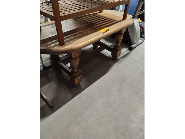 Lot 24 - ovalen salontafel - afbeelding 2 van  2
