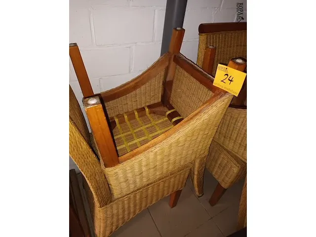 Lot 24 - rieten eetkamerstoelen. 4 stuks - afbeelding 2 van  5