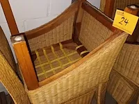 Lot 24 - rieten eetkamerstoelen. 4 stuks - afbeelding 2 van  5