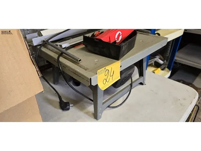 Lot 24 - tafelzaag - afbeelding 2 van  3