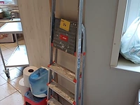Lot 24 - trapladder, opstapje en handdoekdispenser - afbeelding 3 van  5