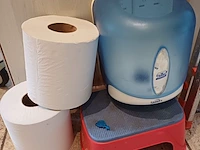 Lot 24 - trapladder, opstapje en handdoekdispenser - afbeelding 4 van  5