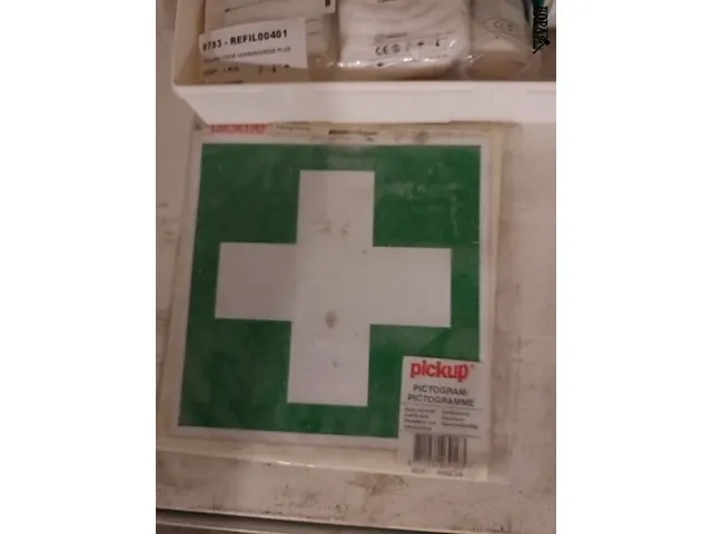 Lot 24 - verbandkist en pictogram - afbeelding 2 van  3