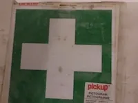 Lot 24 - verbandkist en pictogram - afbeelding 2 van  3