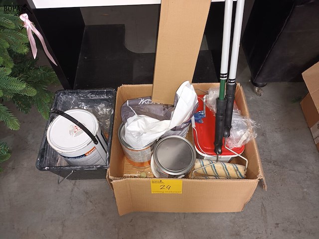 Lot 24 - verf en verfmateriaal - afbeelding 1 van  4