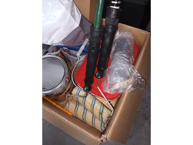 Lot 24 - verf en verfmateriaal - afbeelding 2 van  4