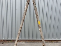 Lot 24 - vintage houten schildersladder - afbeelding 1 van  3