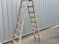 Lot 24 - vintage houten schildersladder - afbeelding 3 van  3