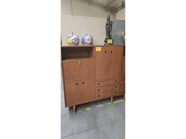 Lot 24 - vintage kast - afbeelding 1 van  5