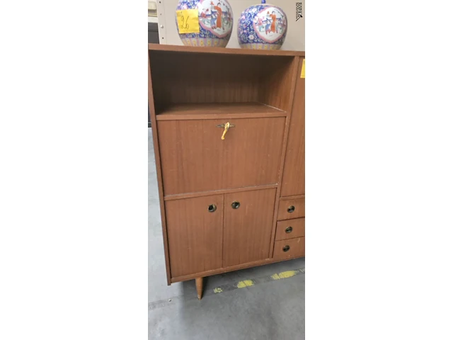 Lot 24 - vintage kast - afbeelding 2 van  5